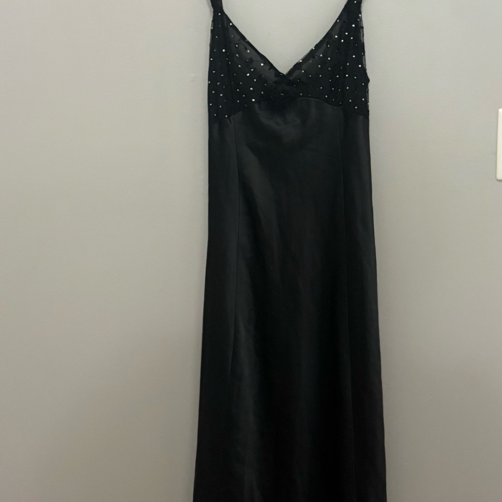 Delicates Black Sleeveless Nightgown and Robe - Picture 3 of 16